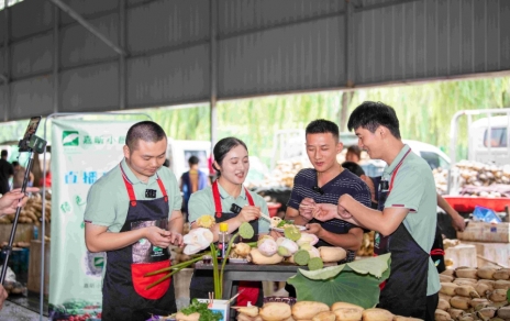 做好“雙服務”：嘉昕小廚房開播，本期主角---蓮藕